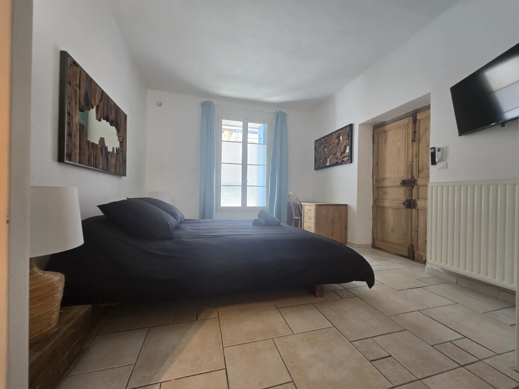 chambre-rdc-lit-double-sdb