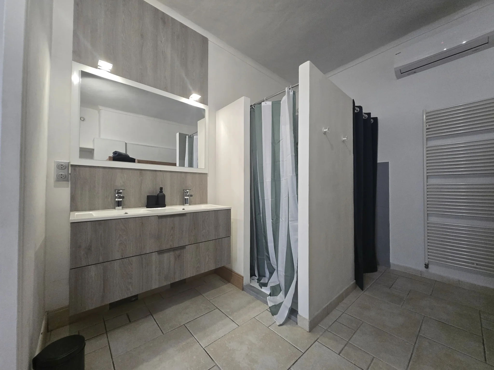sdb-chambre-rdc-lit-doublesuperposes